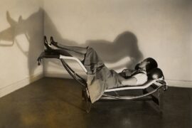 Charlotte Perriand on the Chaise longue basculante, 1929, Perriand and Jeanneret © VG Bild-Kunst. Bonn 2021, Le Corbusier : F.L.C./ VG Bild-Kunst, Bonn