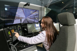 Estudiante simulador tren centro formación renfe