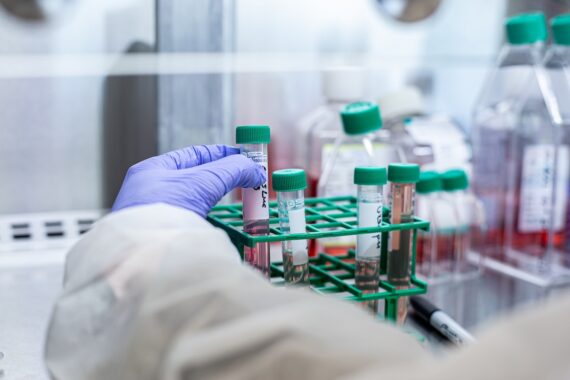 Laboratorio por Àngel Bravo