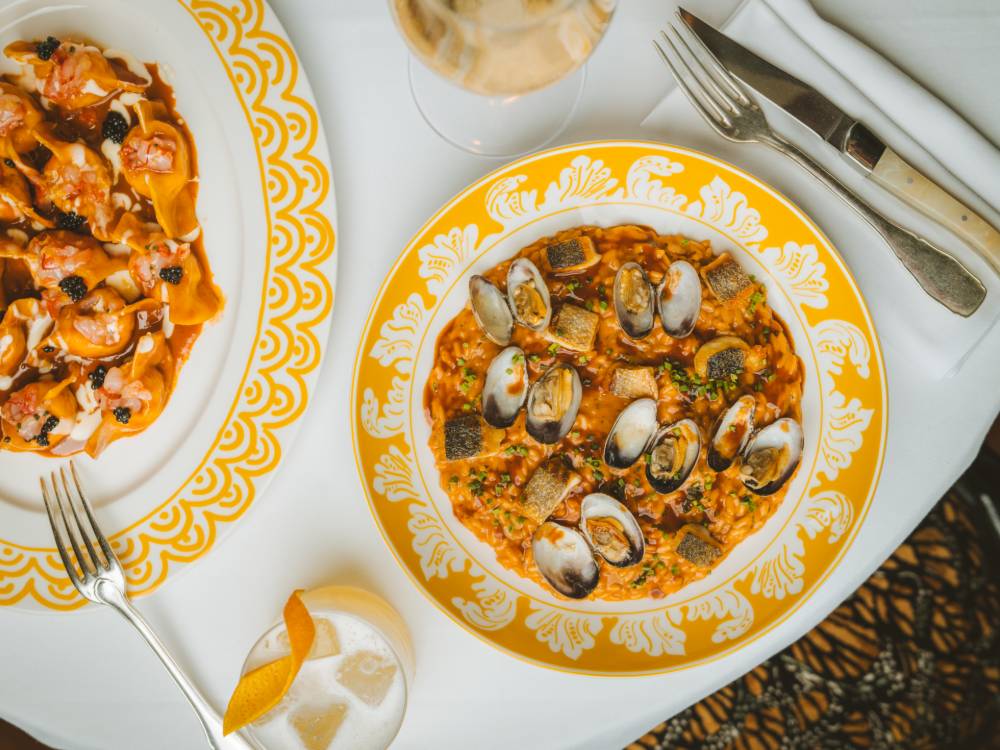 Un risotto mariner i un plat de casoncelli farcits de llamàntol.