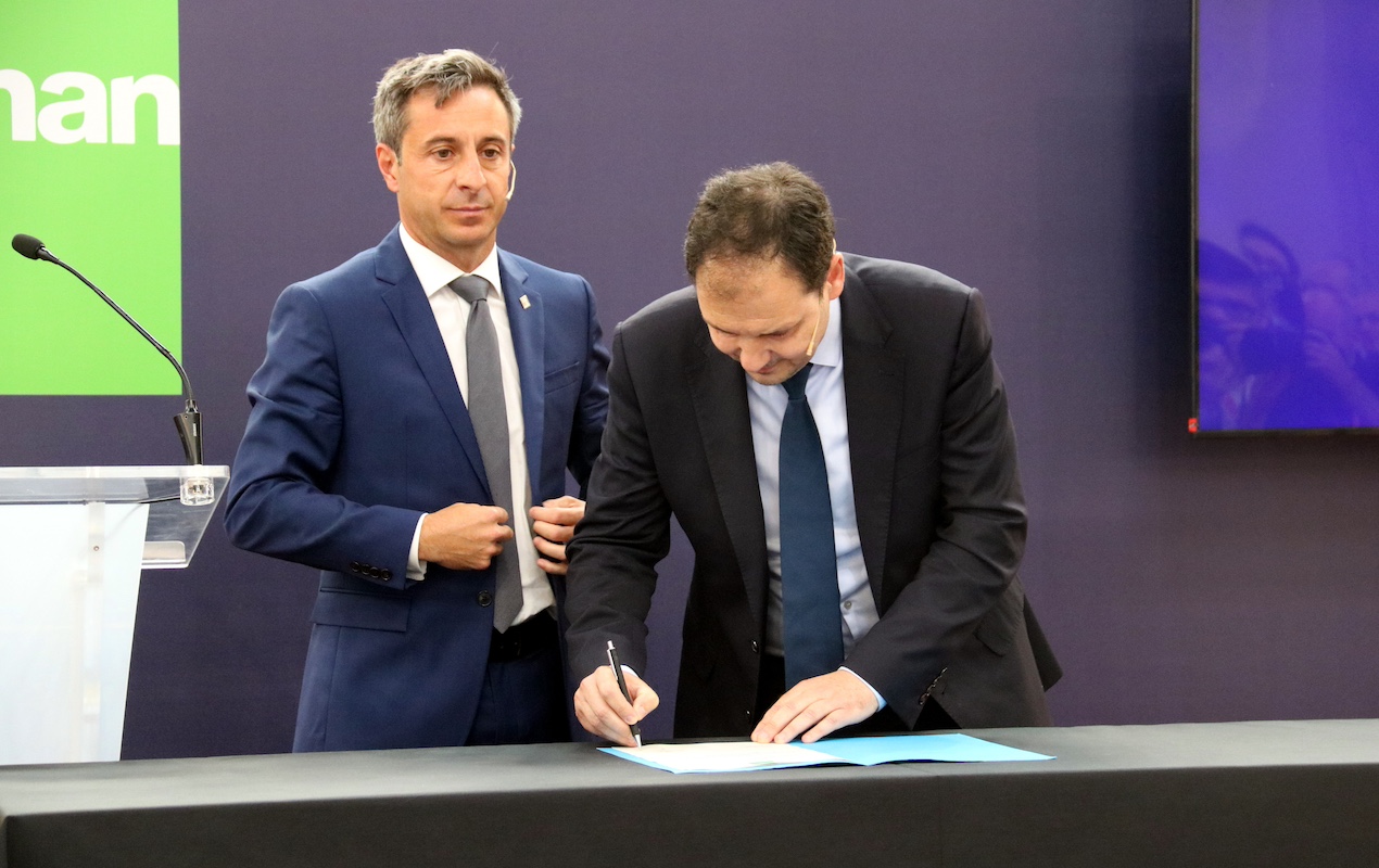 Firma del acuerdo entre EV Motors y Goodman en el SIL.