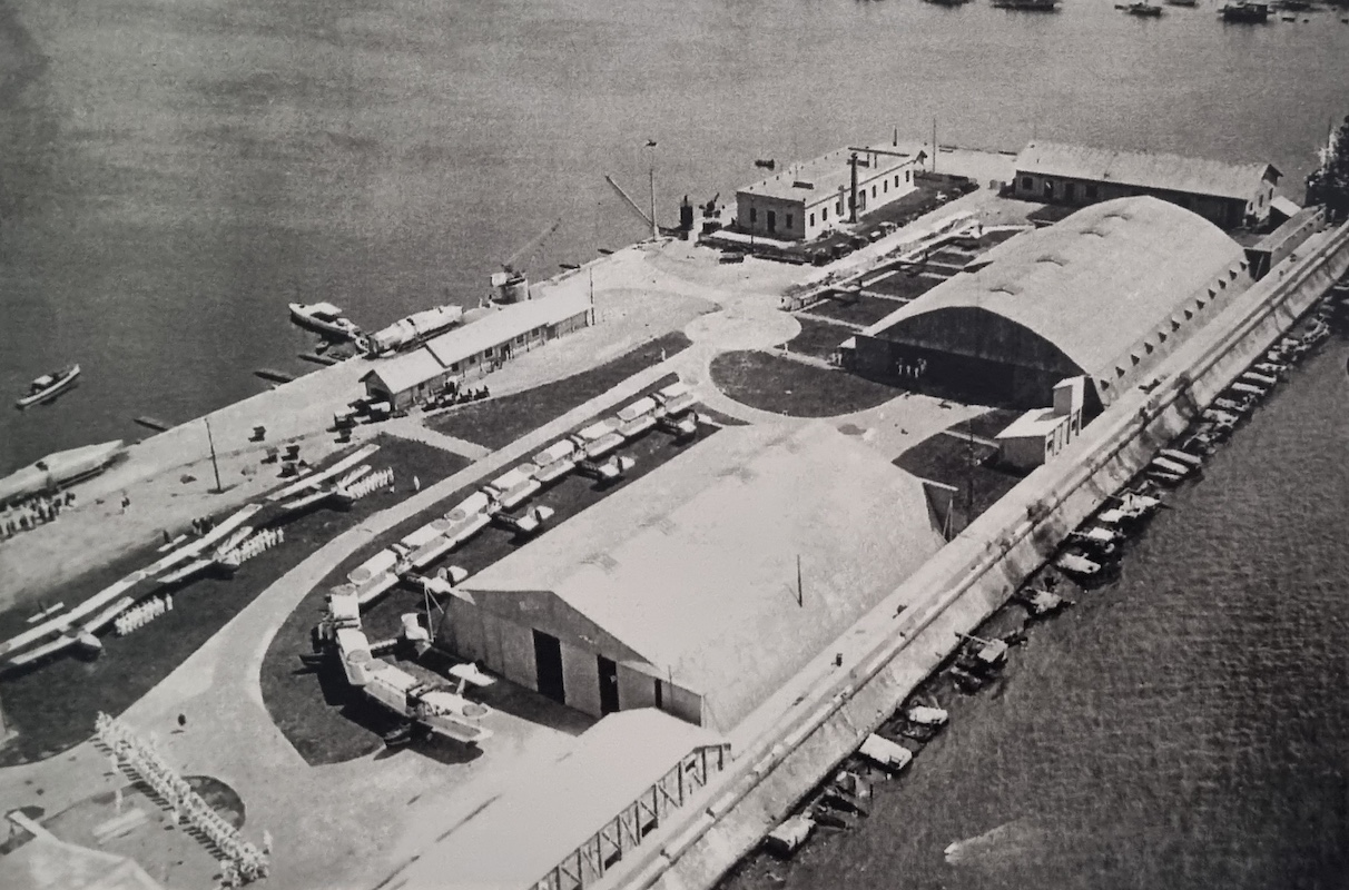 Hangares e hidroaviones de la Aeronáutica Naval en Barcelona, del Archivo Armada Española