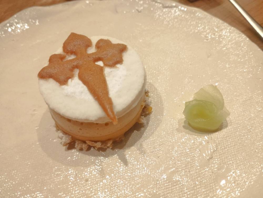 La tarta de Santiago, a la manera de Besta.
