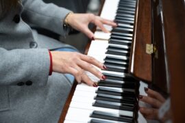 Piano en la  L5 de Barcelona.