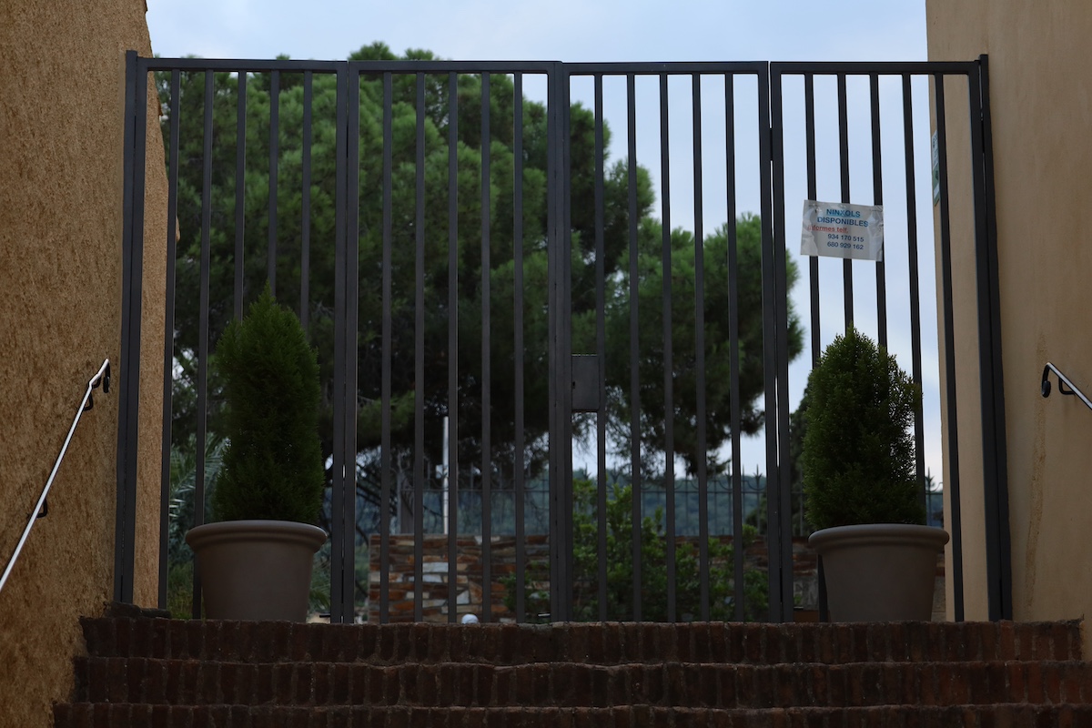 Entrada al Cementerio parroquial de Sant Genís (c) Anna Badia