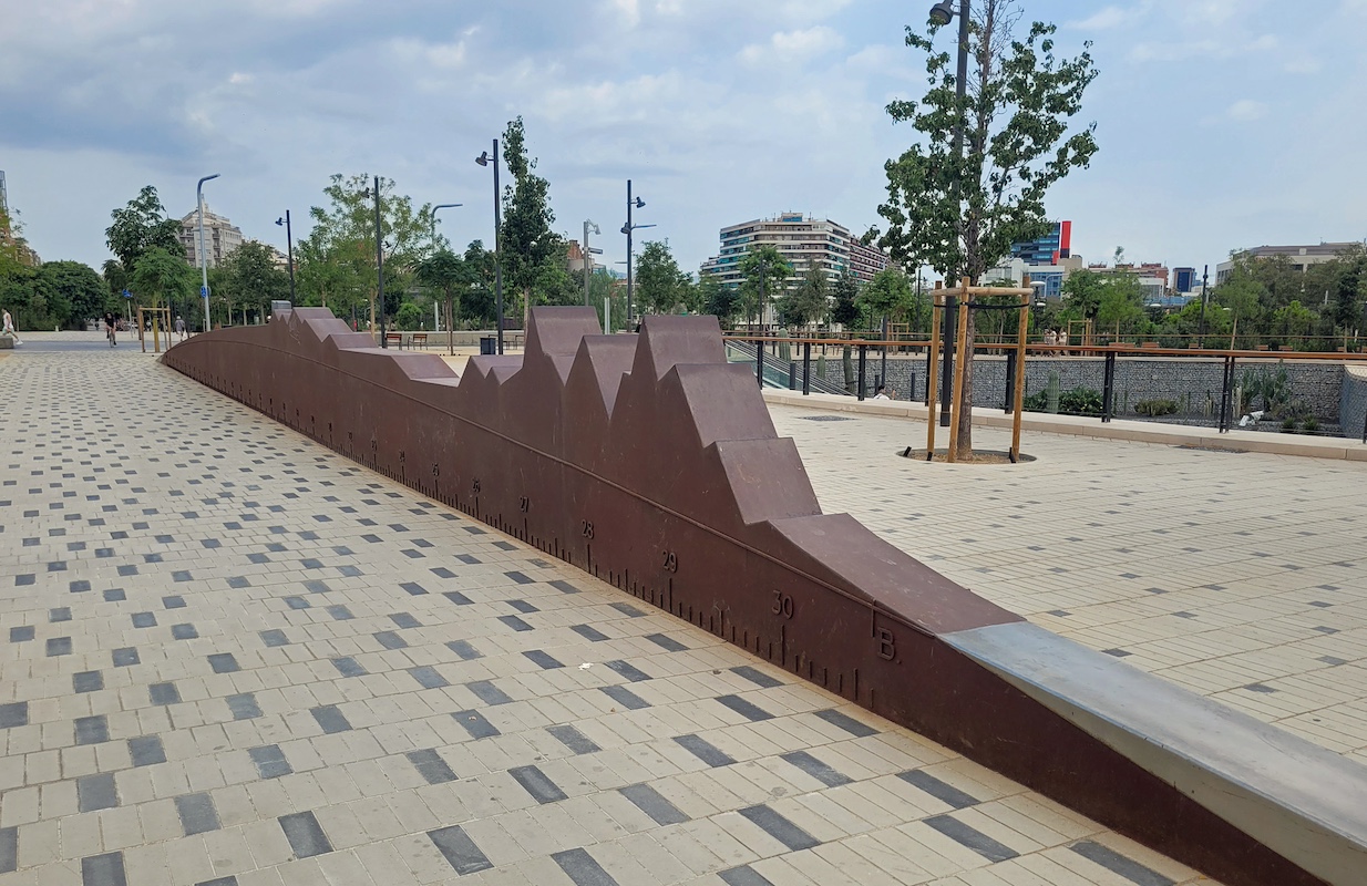 Escultura en Glòries. 