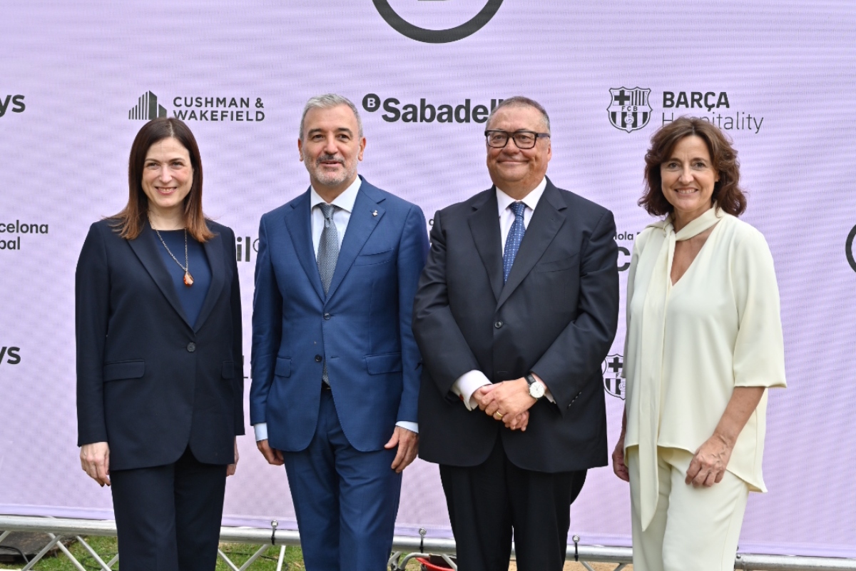 D’esquerra a dreta, Carolina Martinoli, presidenta i CEO de Vueling; Jaume Collboni, alcalde de Barcelona; Ramon Agenjo, president de Barcelona Global; i Mercè Conesa, CEO de Barcelona Global.