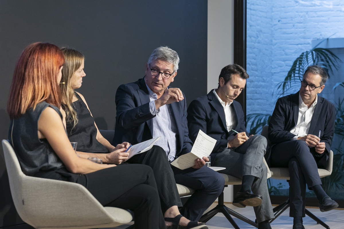 Blanca Noguera, Jaume Fornt, Xavier Güell y Carles Sala, en un debate conducido por Elena Busquets. © Marc Llibre
