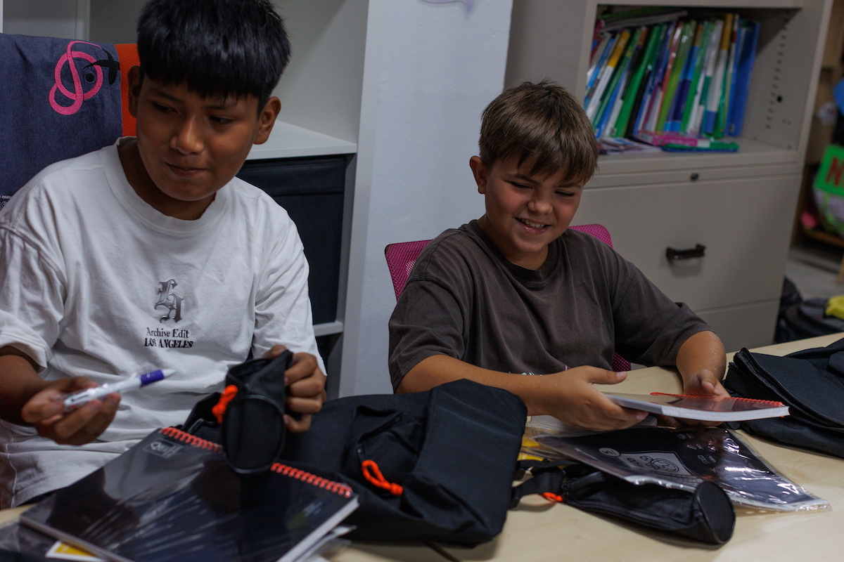 El programa de la Fundació La Caixa també inclou un kit de material escolar. 