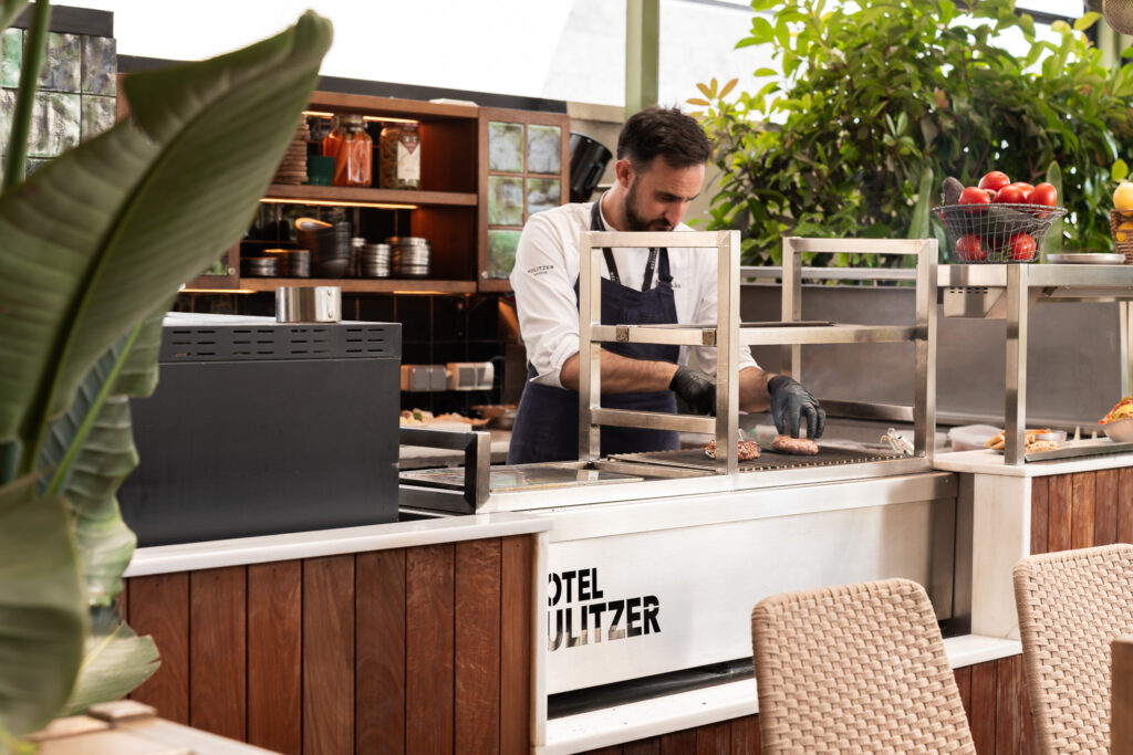 La cocina abierta de la Terraza del Pulitzer (© Alex Froloff).