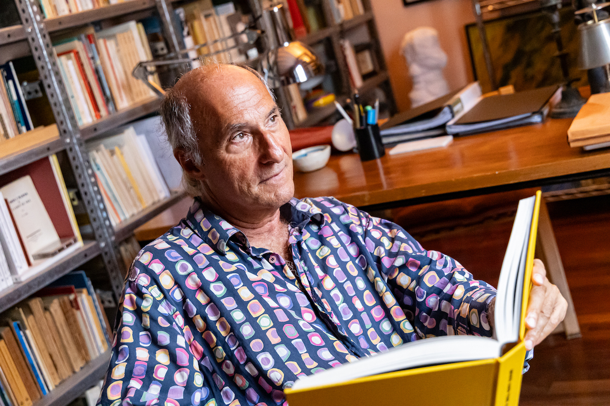 L'escriptor Vicenç Altaió durant l'entrevista