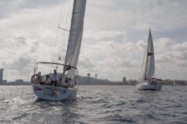 Veleros de Lagertha Project navegando por el litoral barcelonés