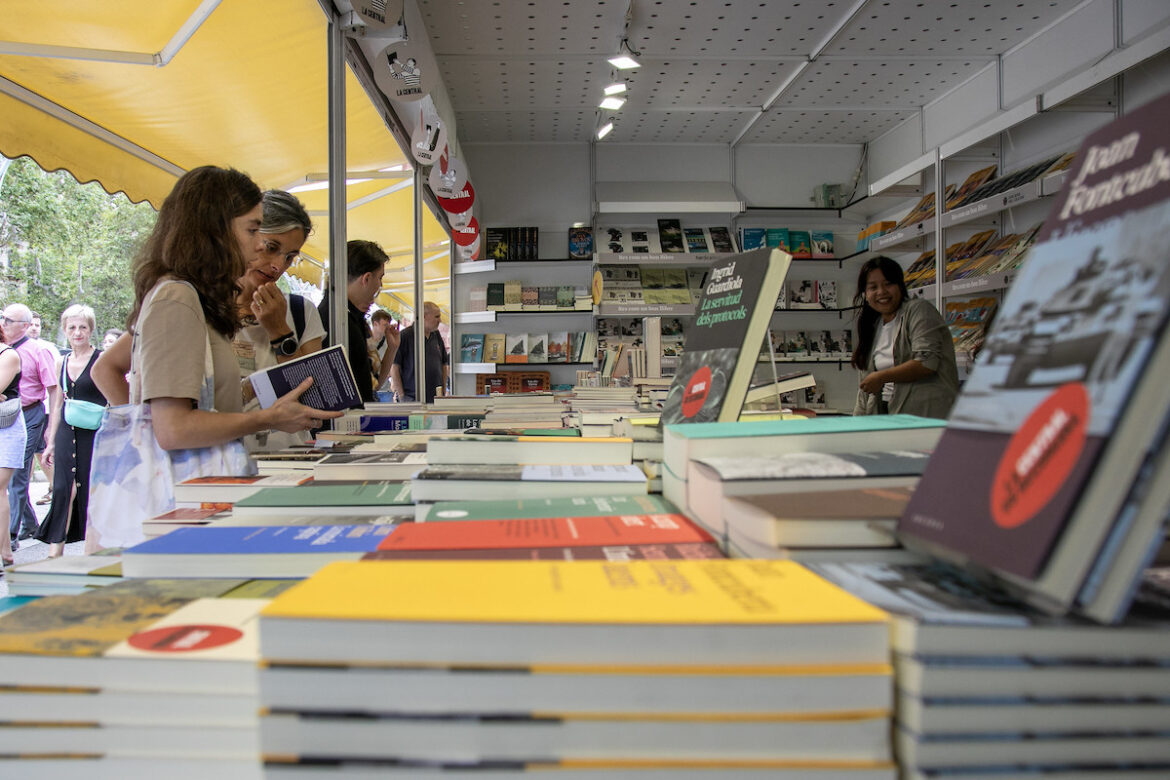 Paradeta de La Setmana del Llibre en Català