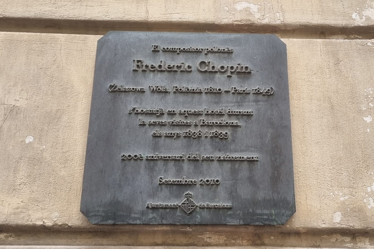 Placa que recuerda el paso de Chopin por el Cuatro Naciones