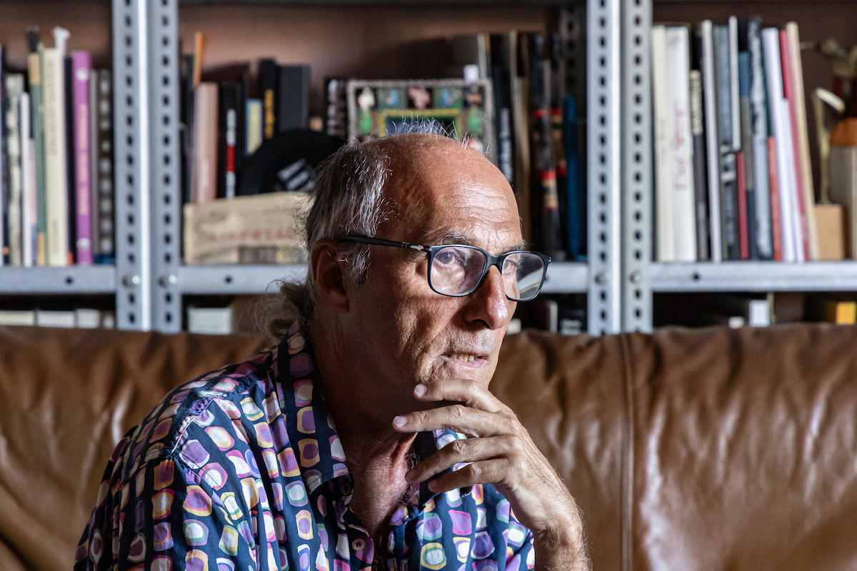  Altaió reflexionant durant l'entrevista
