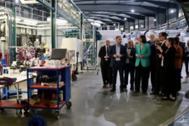 Salvador Illa, Diana Morant y otras autoridades en una visita al Sincrotrón Alba.
