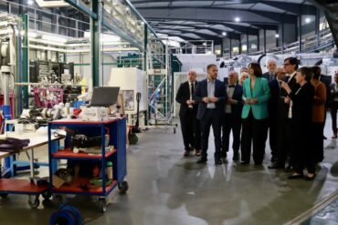 Salvador Illa, Diana Morant y otras autoridades en una visita al Sincrotrón Alba.