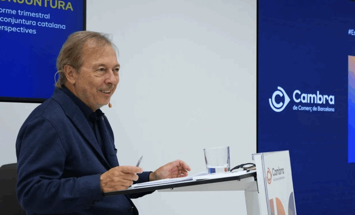 Josep Santacreu, president de la Cambra de Comerç de Barcelona, presentant el darrer estudi sobre la conjuntura econòmica de Catalunya