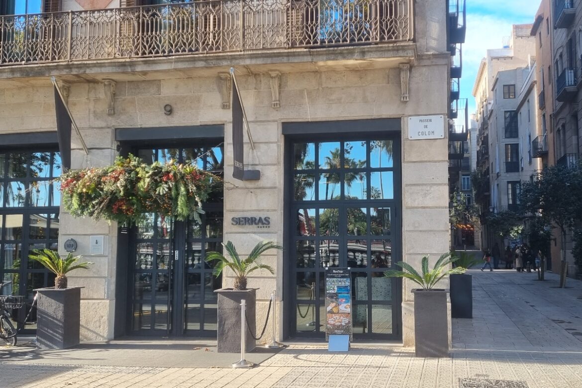 El Hotel Serras, en el Paseo Colom de Barcelona. © Javier Ortega Figueiral
