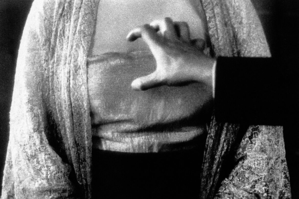 Fotograma de 'La Coquille et le clergyman' de Germaine Dulac.