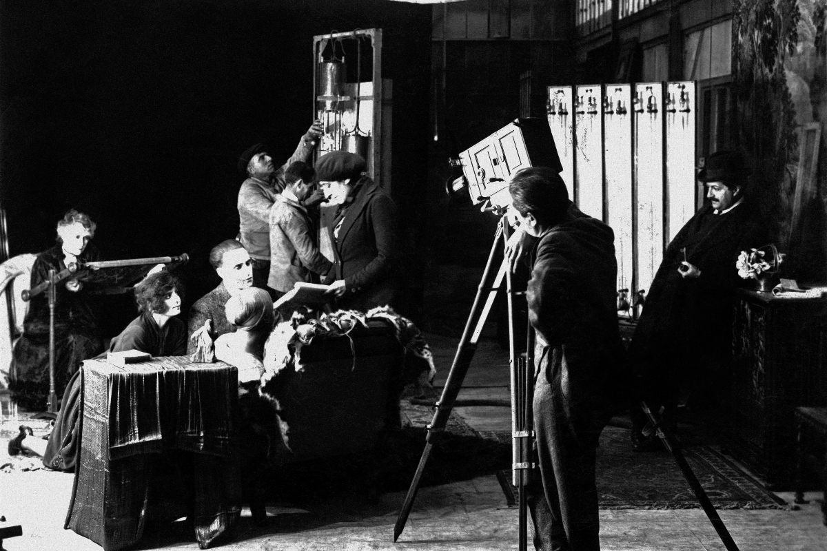 Germaine Dulac al plató durant el rodatge de 'Gossette', 1923