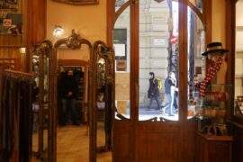 Guanteria Alonso, de la calle Santa Anna de Barcelona, por Anna Badia