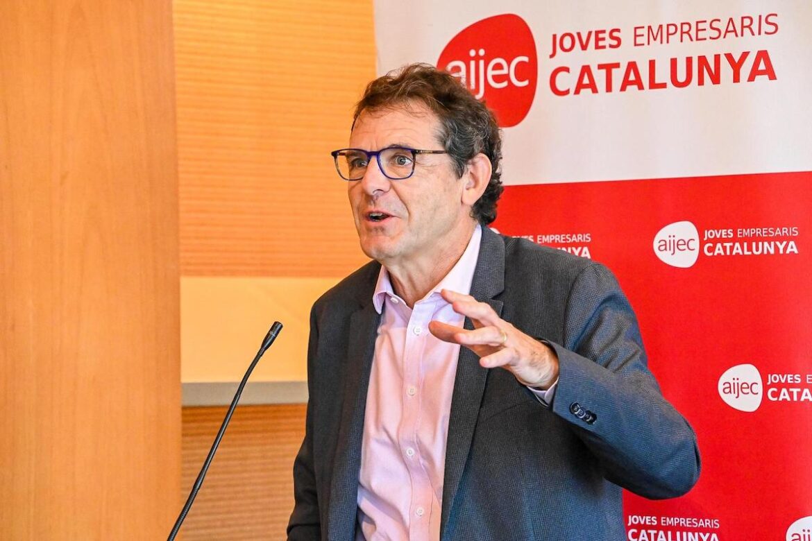 Joaquim Uriach durant la trobada organitzada per AIJEC.