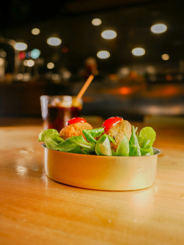 La polpette de berenjena y queso con confitura de tomate de La Monroe.