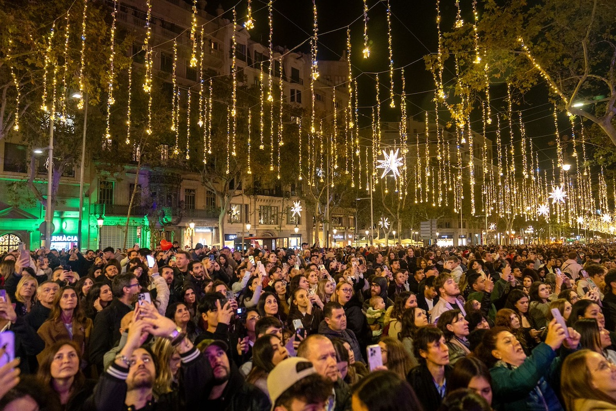 Luces de Navidad en el Paseo de Gràcia. 