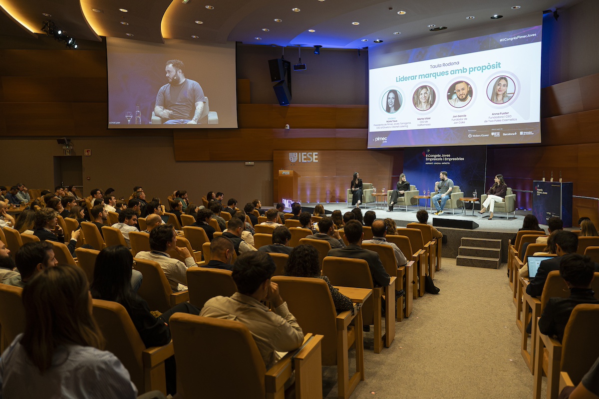 Mesa redonda moderada por Núria Tous, con Marta Vidal, Jon García y Anna Fuster
