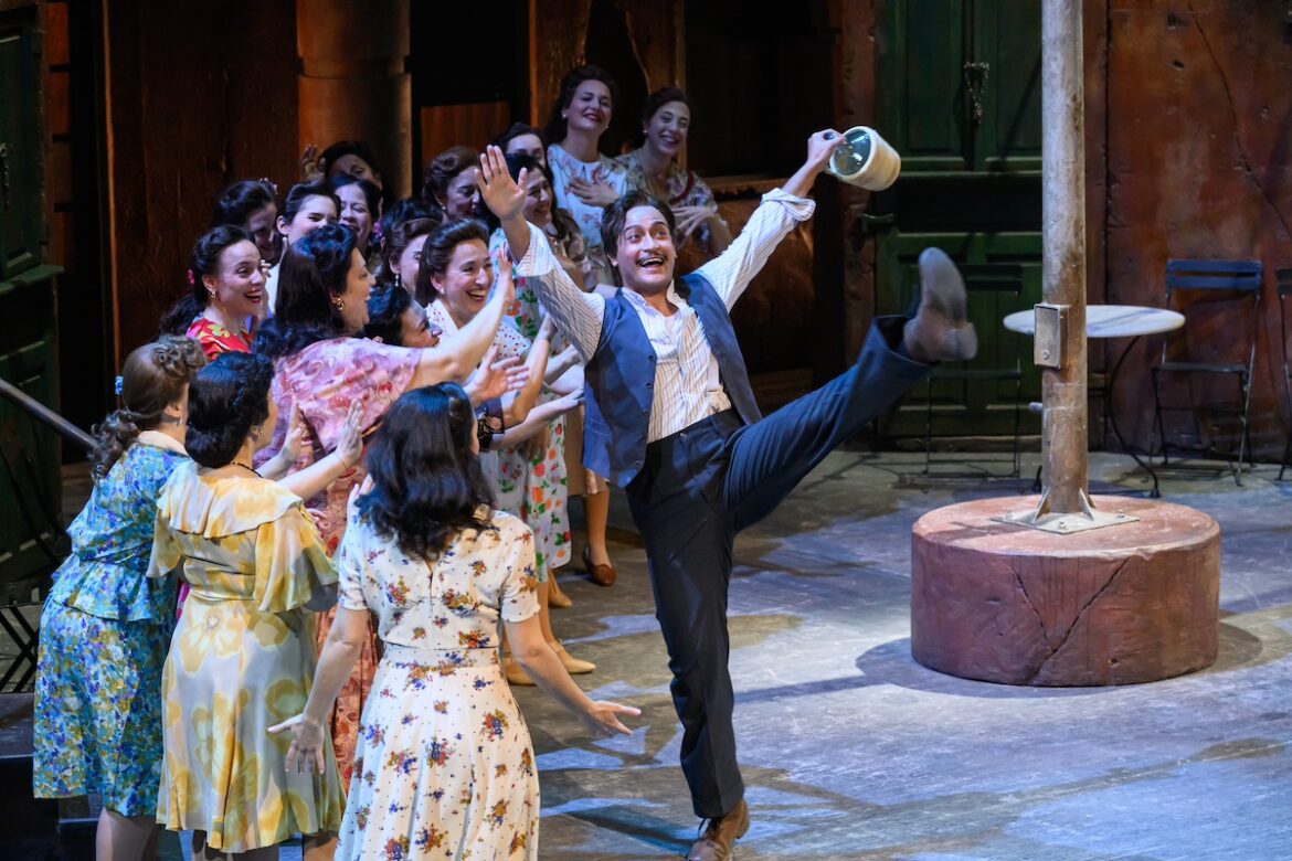 Momento de la función inaugural de 'Elisir d'amore' © Antoni Bofill