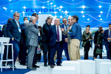 Jordi Hereu, ministre d'Indústria i Turisme d'Espanya, i Miquel Sàmper, conseller d'Empresa i Treball, visiten Piscina Barcelona 2025 juntament amb altres autoritats