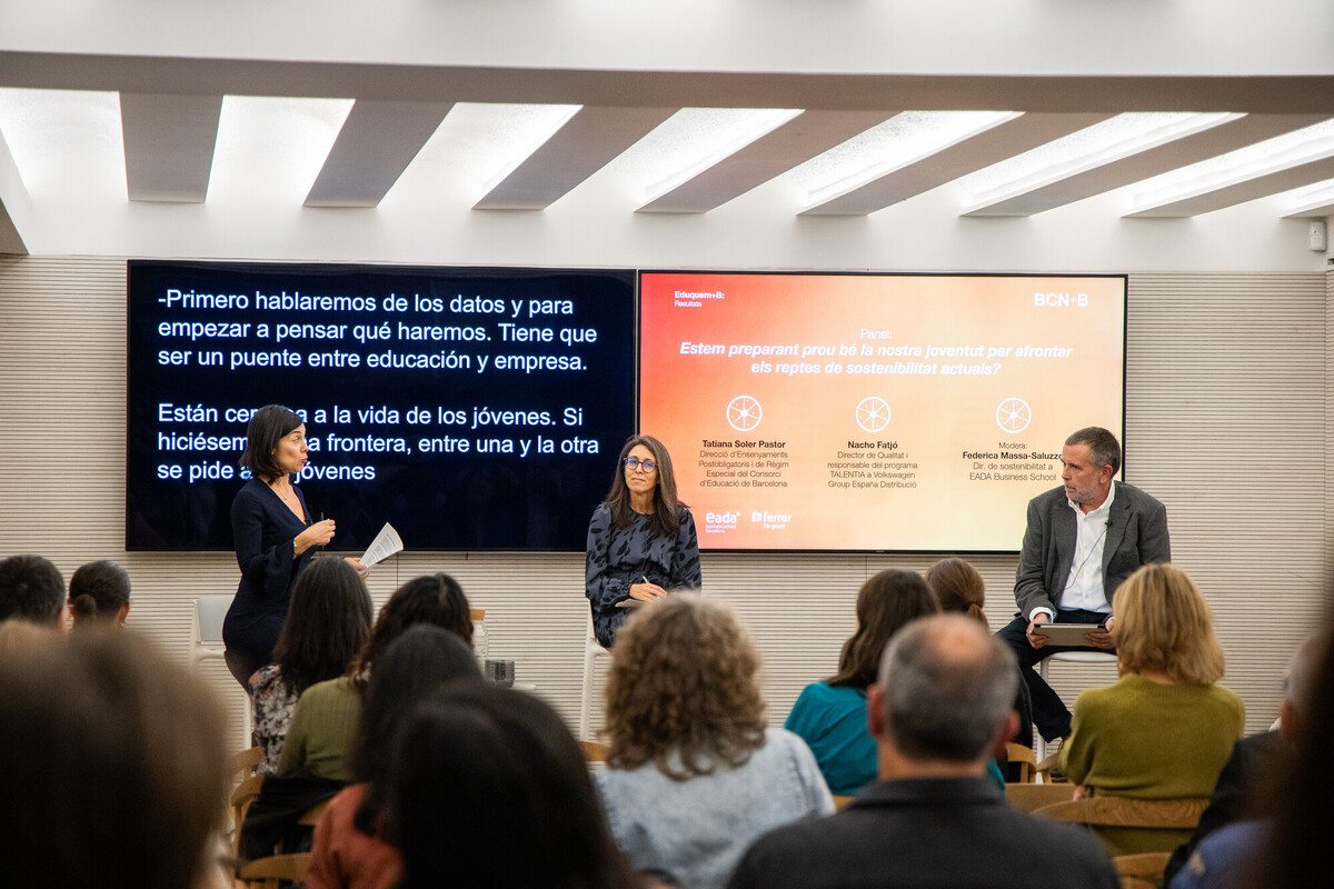 Debate posterior a la presentación del test 'Be Ready for Now', con Tatiana Soler, técnica de innovación en la Dirección de Enseñanzas Postobligatorias y de Régimen Especial del Consorcio de Educación de Barcelona, y Nacho Fatjó, director de Qualitat de Volkswagen Group España y responsable del programa TALENTIA, moderado por Federica Massa-Saluzzo.