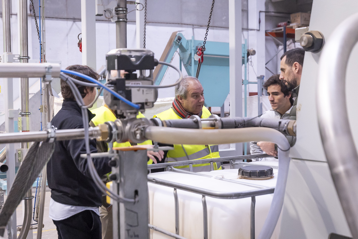 El equipo de Dapibus junto al ministro de Industria y Turismo, Jorid Hereu.