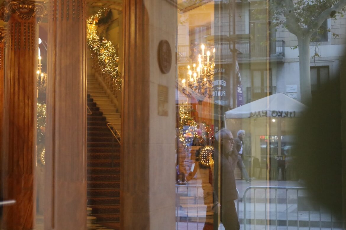 Exterior del Liceu por Anna Badia