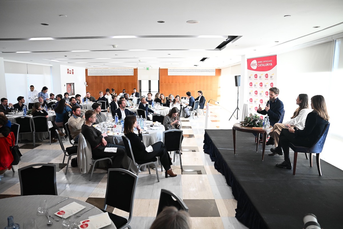 David Jordan i Berta Quirante han compartit les claus de l'èxit en el Dinar de Futur d'AIJEC.