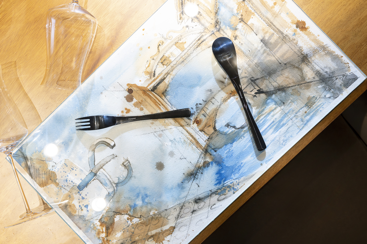 La vaixella i els coberts han estat dissenyats en exclusiva per al restaurant