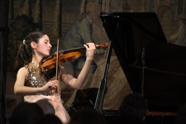La violinista María Dueñas actuará en el Palau de la Música Catalana.