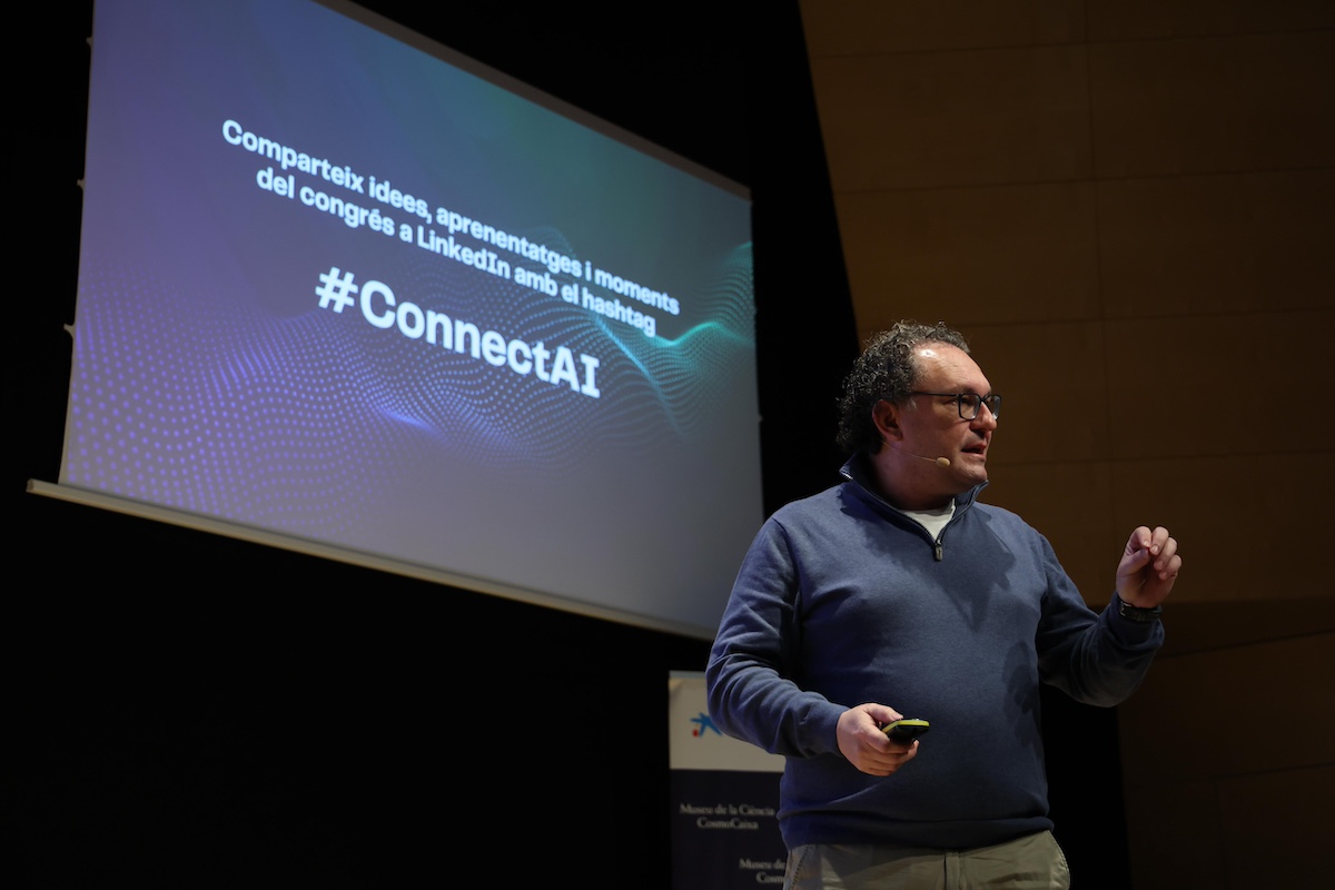Aleix Valls en el Cosmocaixa durante el ConnectAI Industry Congress.