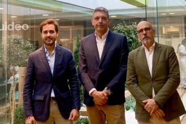 Guillermo Molina, Roberto Valdés y Bruno Sanllehí de Cuideo