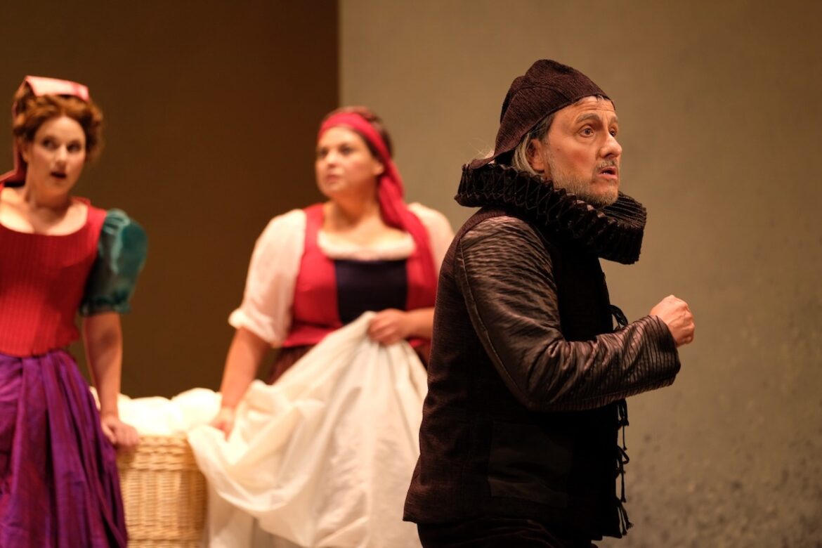 El tenor Jordi Casanova interpretant l'òpera còmica de Verdi, a partir del 'Falstaff' de Shakespeare a Sabadell.