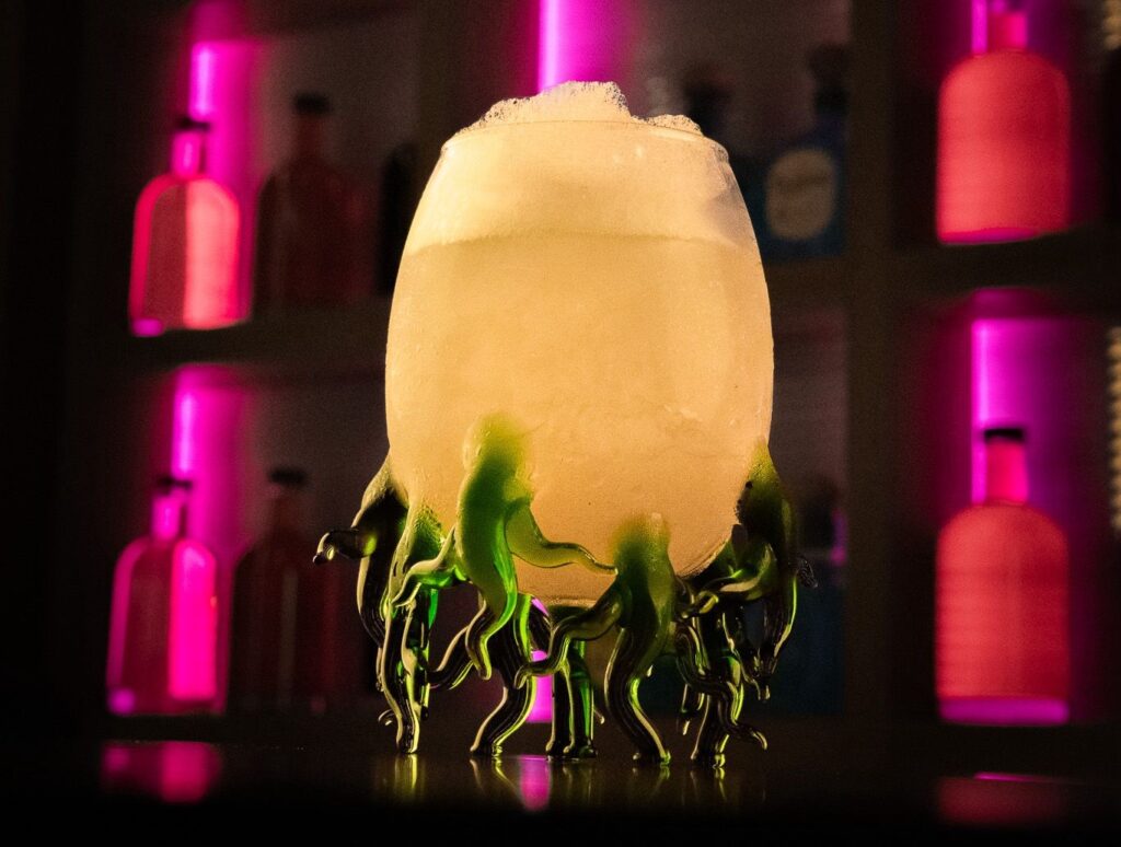 Uno de los cócteles de su Coctelería del Mar.