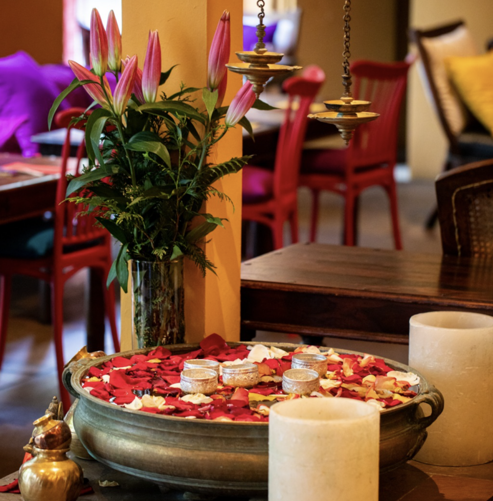 En Mayura te transportas a la India más lujosa.