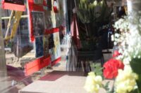 La parada de Flors Carolina junto a las obras de la Rambla.