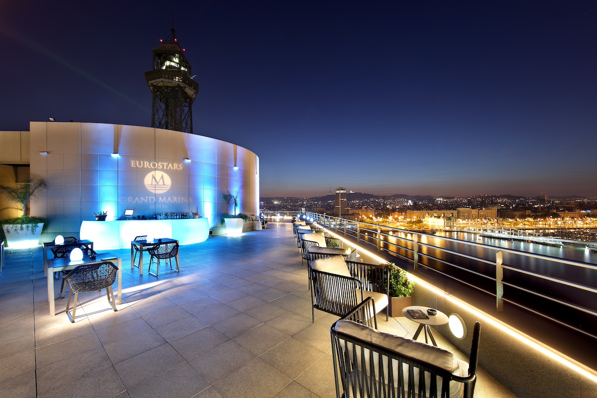 La terraza del Eurostars Grand Marina por la noche