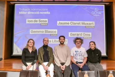 La directora i guionista Clara Roquet, amb els nominats a Millor Direcció Novella: Jaume Claret, Gerard Oms, Ion de Sosa i Gemma Blasco.