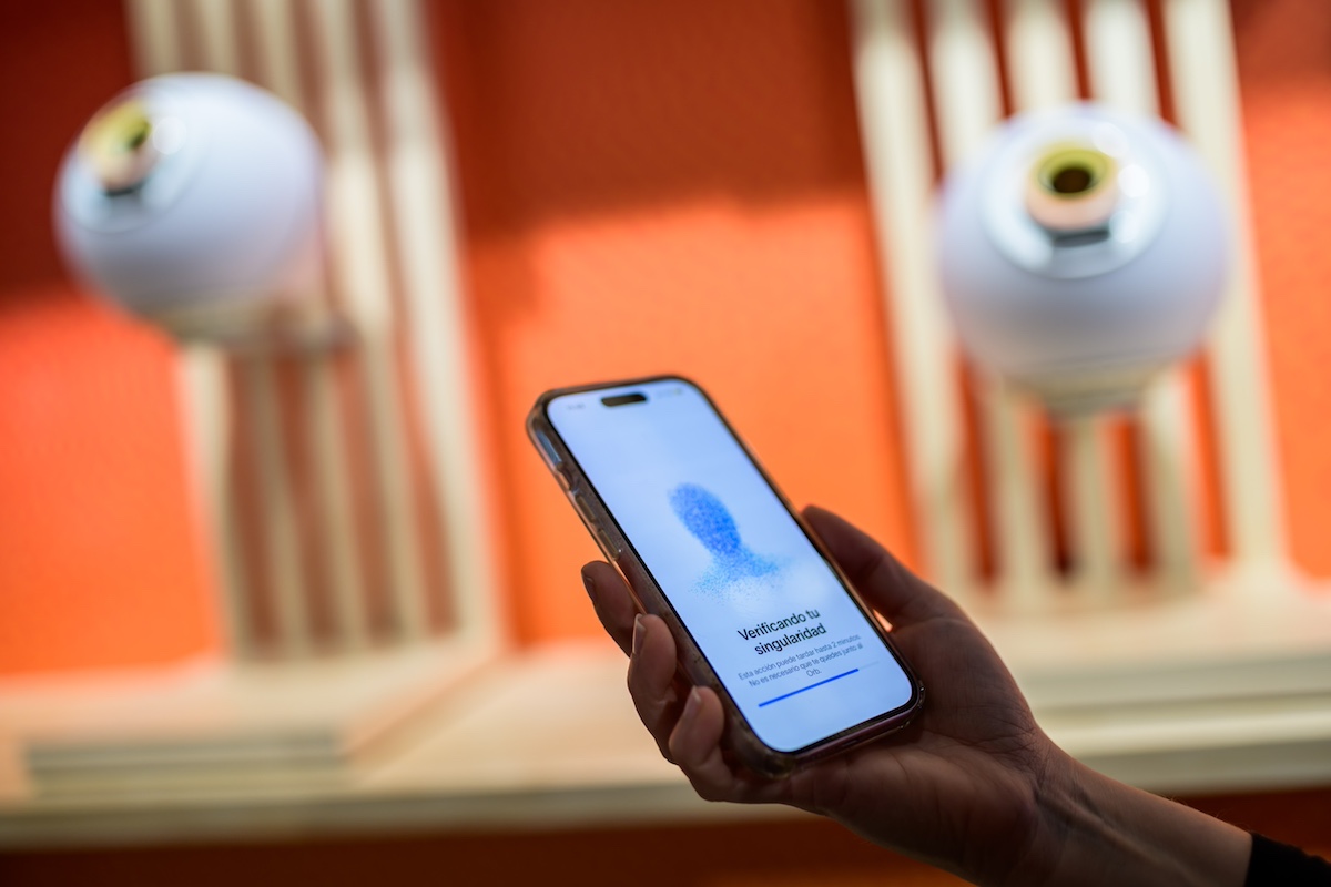 Usuario durante el proceso para obtener su WorldID. 