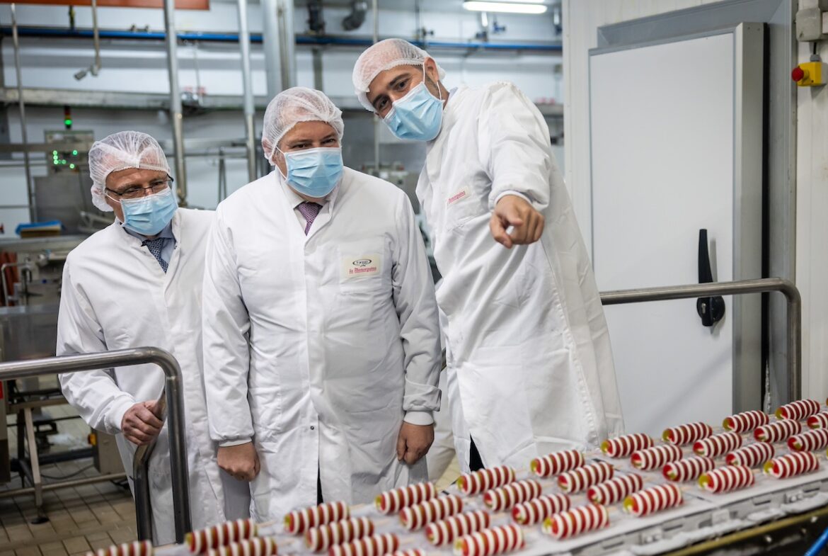 Visita del Ministro de Industra a La Menorquina