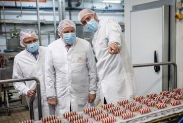 Visita del Ministro de Industra a La Menorquina