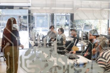 Alumnes rebent formació de competències digitals al nou campus X Talent Digital, impulsat per la ONCE i Barcelona Activa. © Barcelona Activa